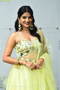 Satwika at Veta Movie Launch, HD Gallery