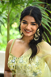 Satwika at Veta Movie Launch, HD Gallery