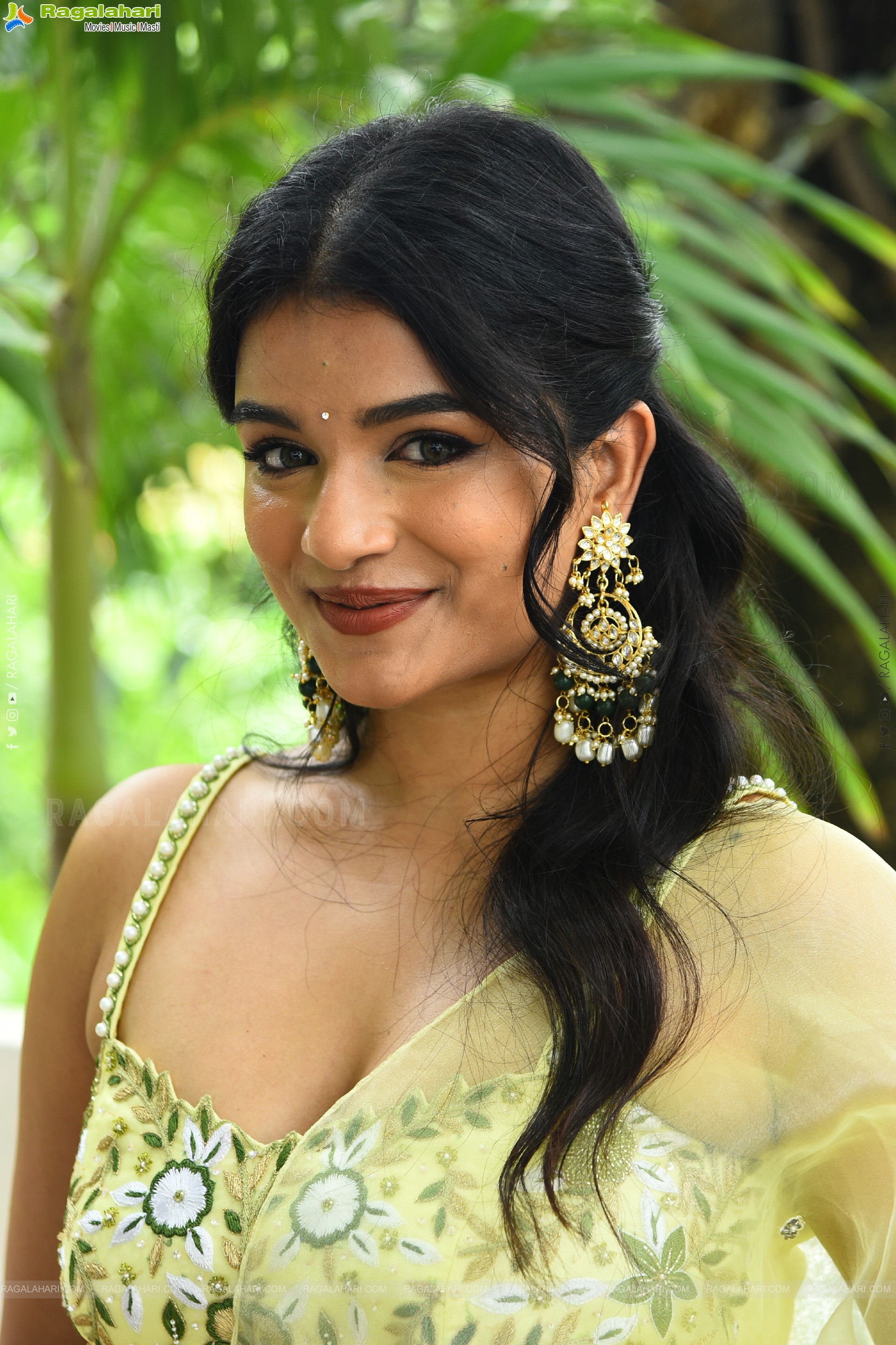 Satwika at Veta Movie Launch, HD Gallery