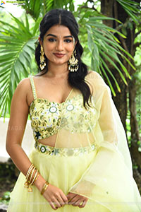 Satwika at Veta Movie Launch, HD Gallery