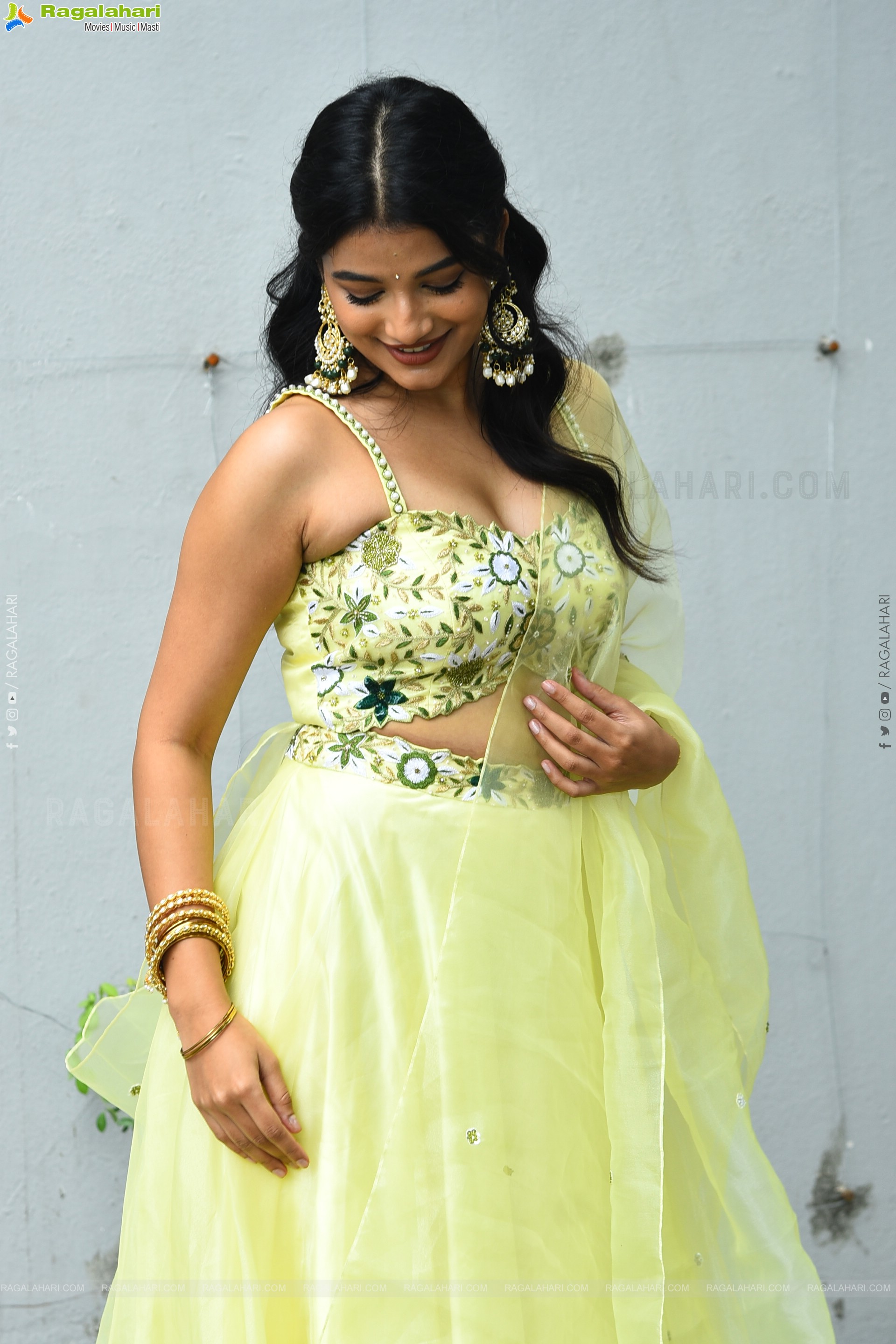 Satwika at Veta Movie Launch, HD Gallery