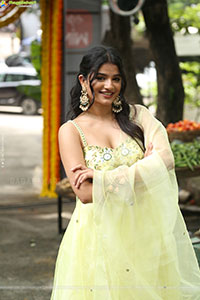 Satwika at Veta Movie Launch, HD Gallery