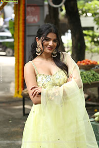 Satwika at Veta Movie Launch, HD Gallery