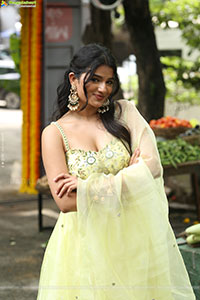 Satwika at Veta Movie Launch, HD Gallery