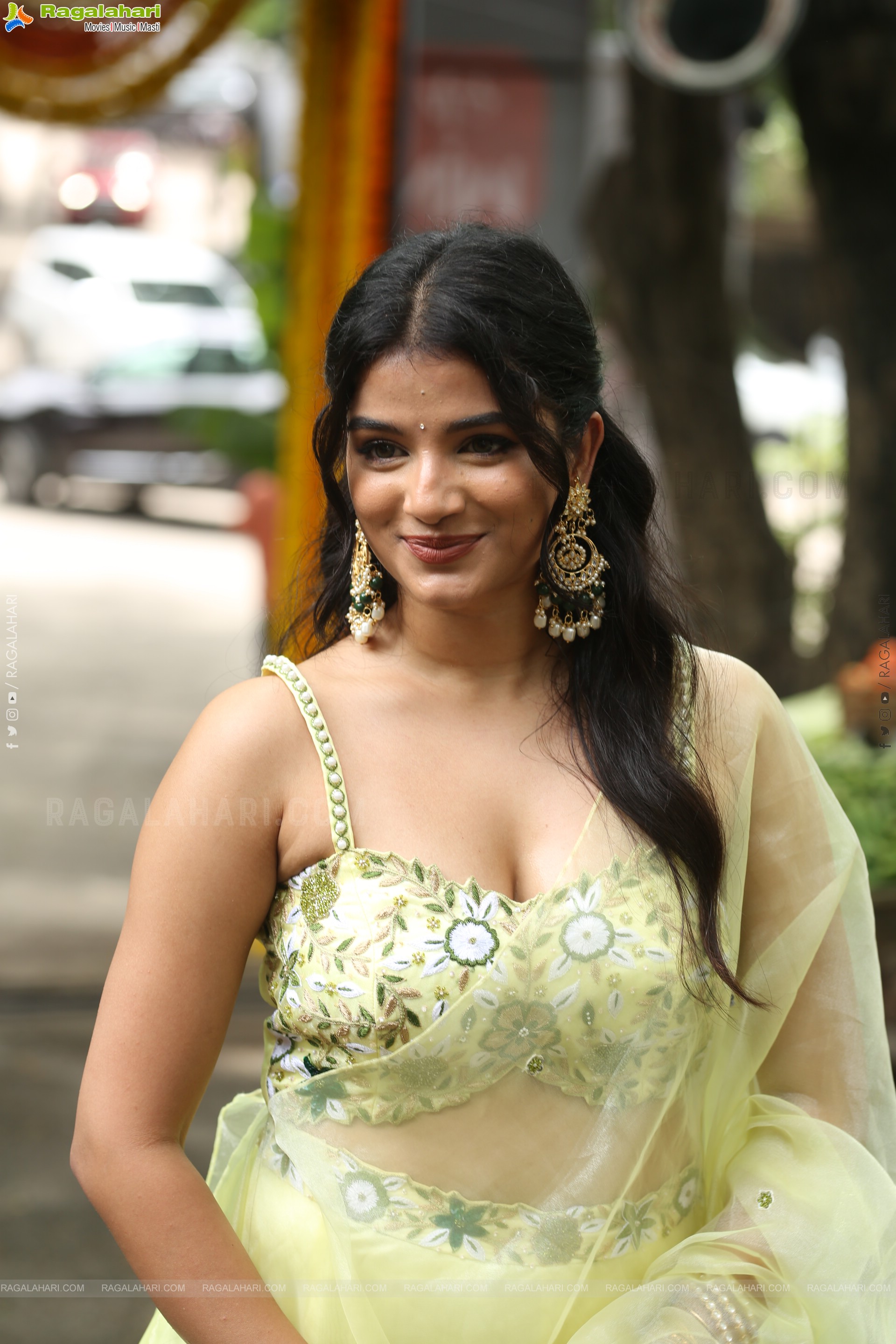 Satwika at Veta Movie Launch, HD Gallery