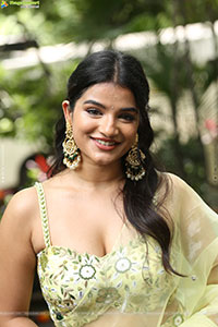 Satwika at Veta Movie Launch, HD Gallery