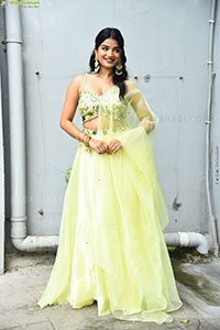 Satwika at Veta Movie Launch, HD Gallery