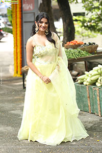 Satwika at Veta Movie Launch, HD Gallery