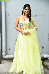 Satwika at Veta Movie Launch, HD Gallery