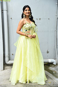 Satwika at Veta Movie Launch, HD Gallery