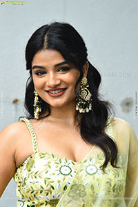 Satwika at Veta Movie Launch, HD Gallery