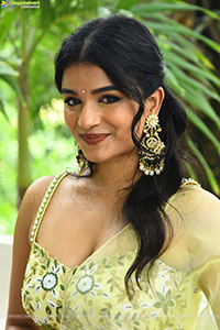 Satwika at Veta Movie Launch, HD Gallery