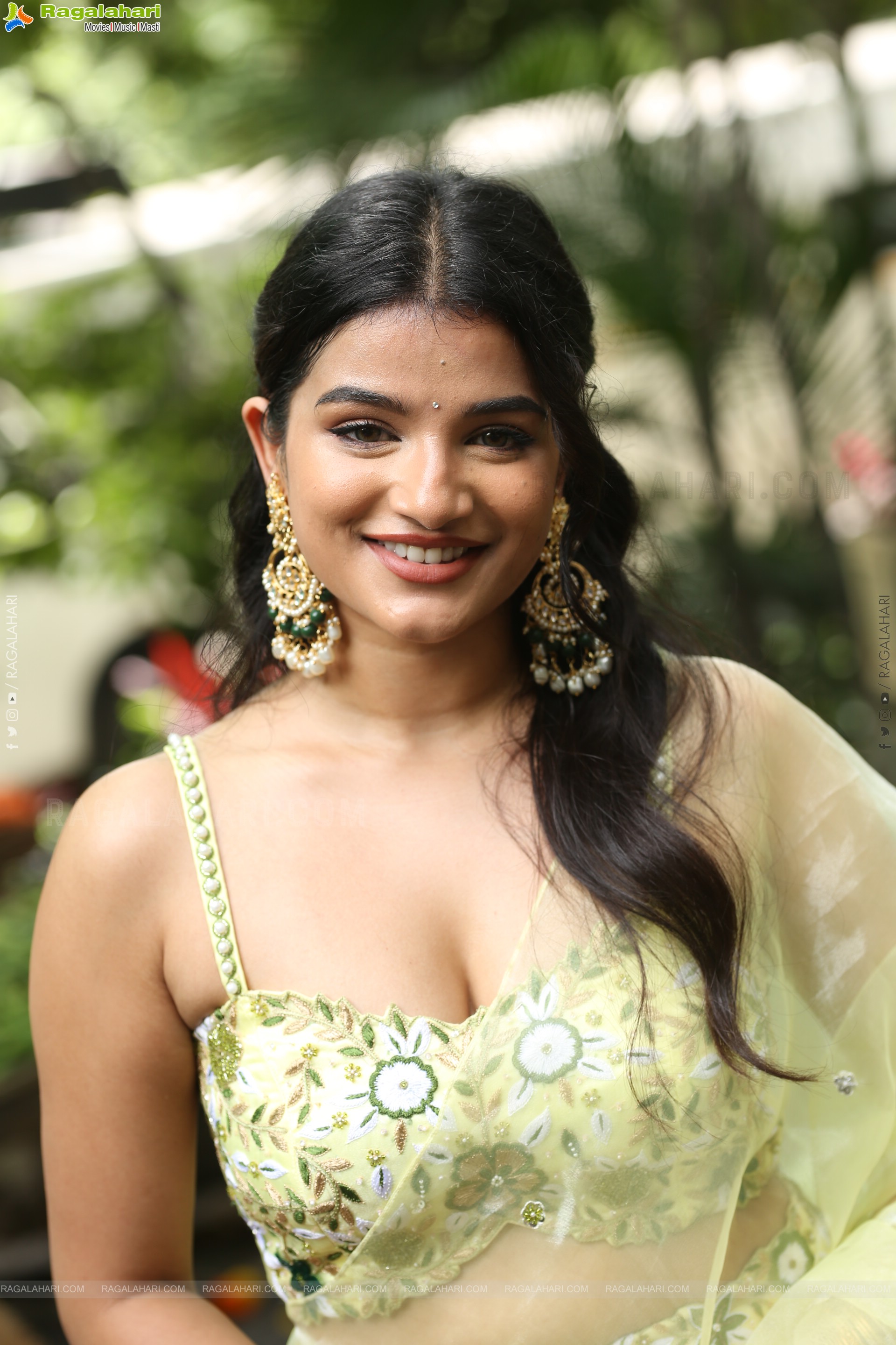 Satwika at Veta Movie Launch, HD Gallery