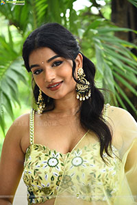 Satwika at Veta Movie Launch, HD Gallery