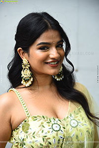 Satwika at Veta Movie Launch, HD Gallery