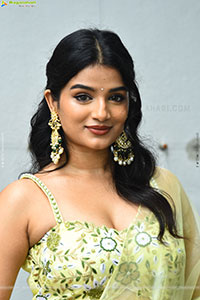 Satwika at Veta Movie Launch, HD Gallery