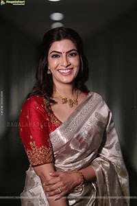 Varalaxmi Sarathkumar at Kurma Avatar Movie Teaser Launch