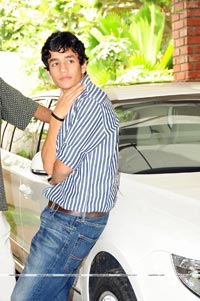 Akhil Akkineni at Nagarjuna Birthday 2009