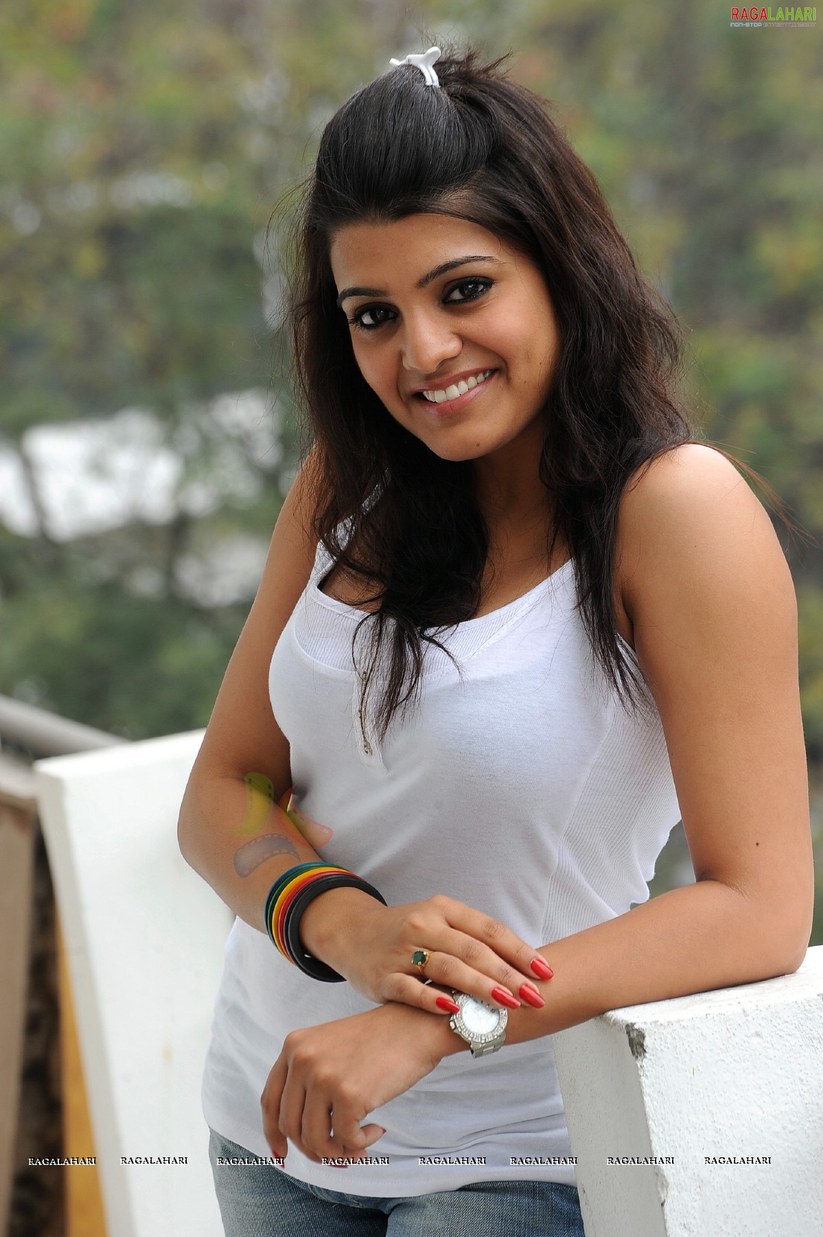 Tashu Kaushik (Hi-Res)