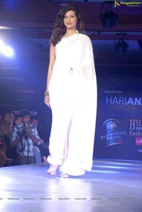 Hamsa Nandini Walks the Ramp in Transparent White Saree at Hyderabad International Fashion Week 2011 (Day 3)