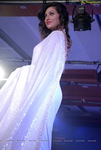 Hamsa Nandini Walks the Ramp in Transparent White Saree at Hyderabad International Fashion Week 2011 (Day 3)