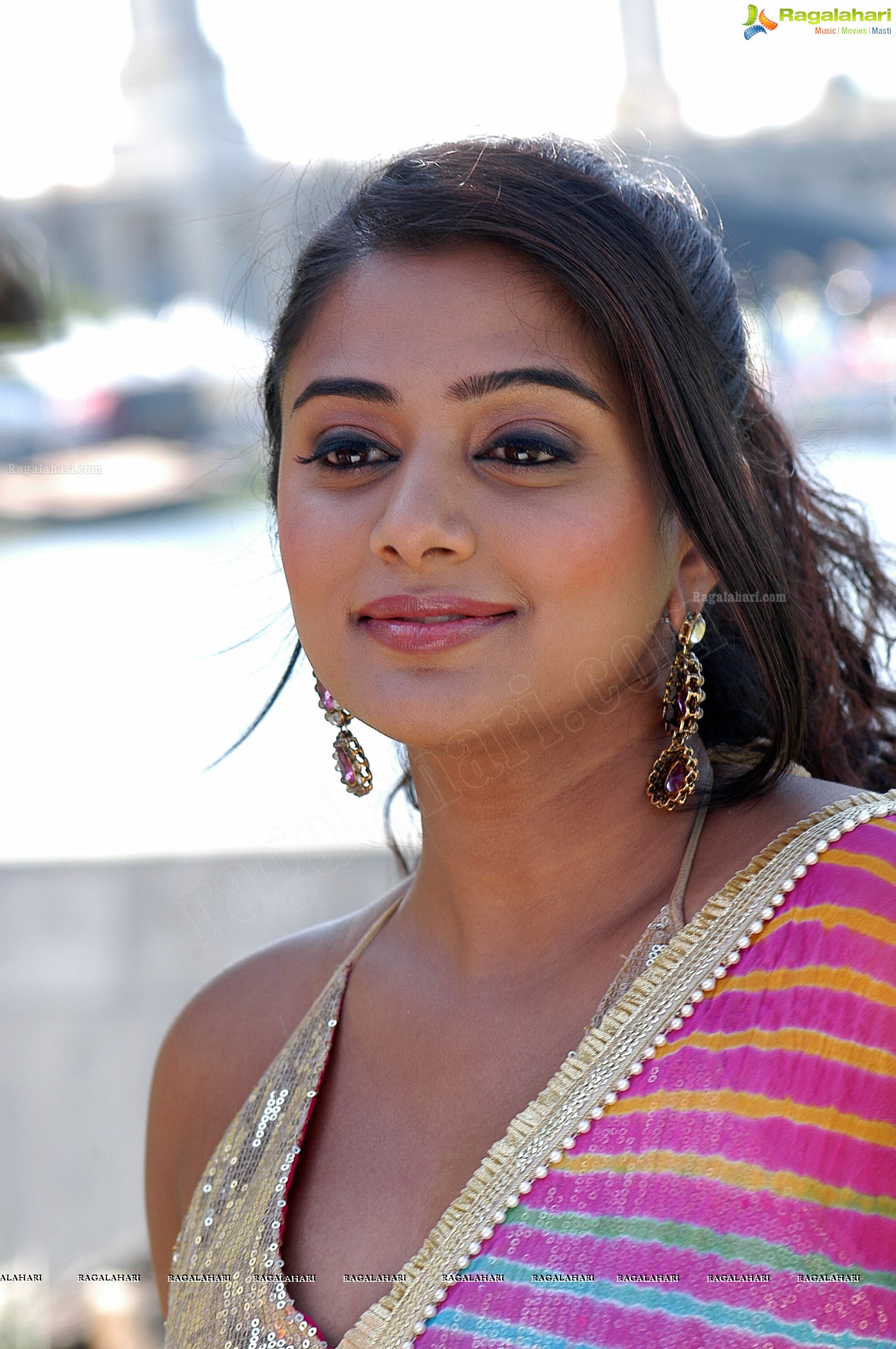 Priyamani Saree Stills from Kshetram Movie, Gallery, Images