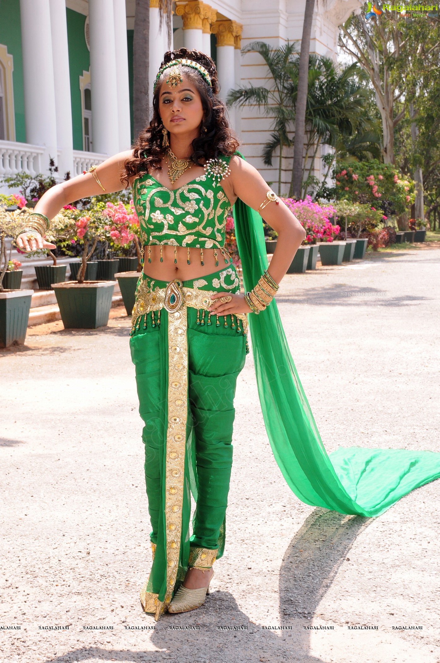 Priyamani Hot Stills in Yellow Dress from Kshetram Movie, Photo Gallery