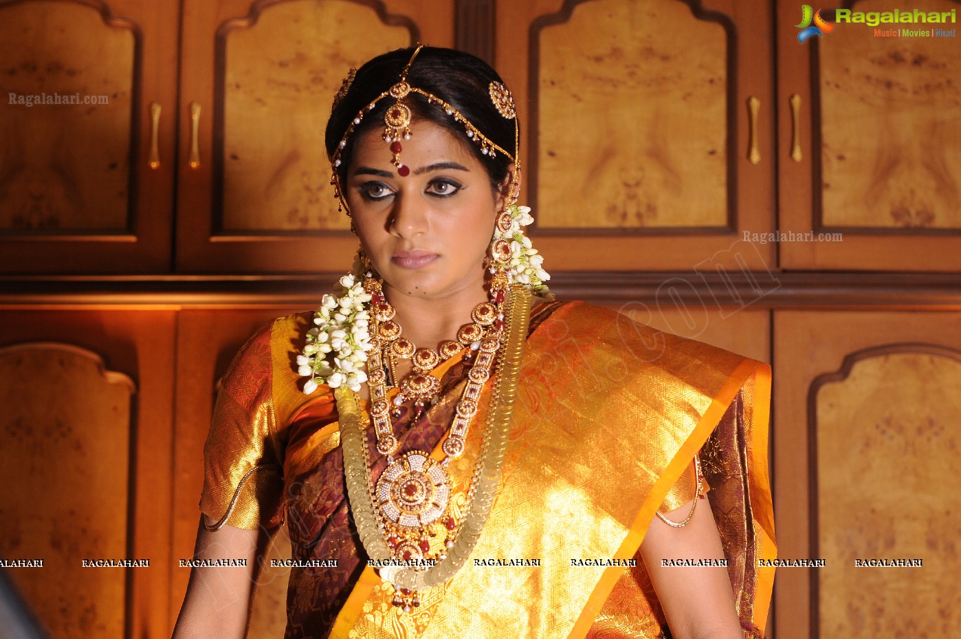 Priyamani in Wedding Dress, Photo Gallery, Images