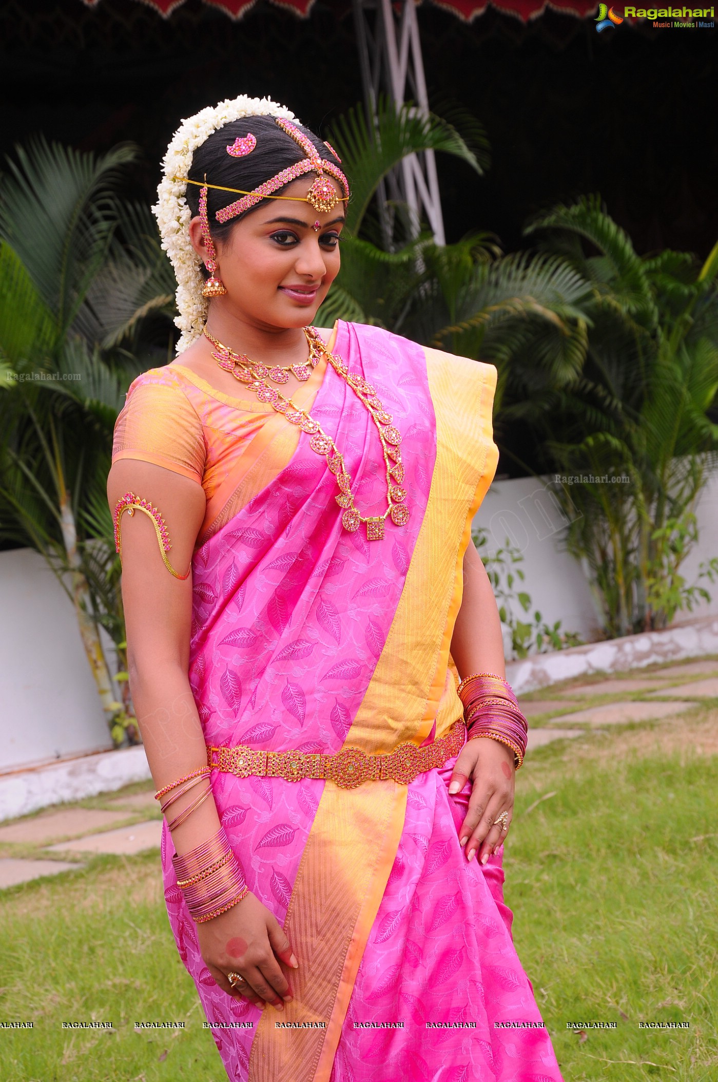 Priyamani in Wedding Dress, Photo Gallery, Images