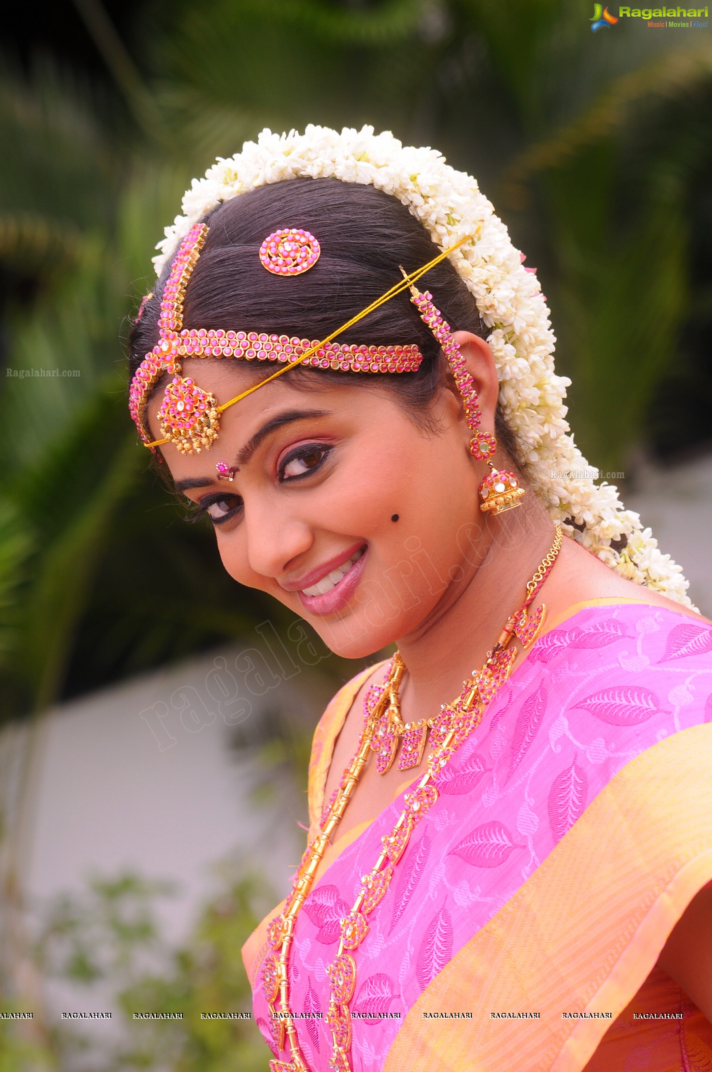 Priyamani in Wedding Dress, Photo Gallery, Images