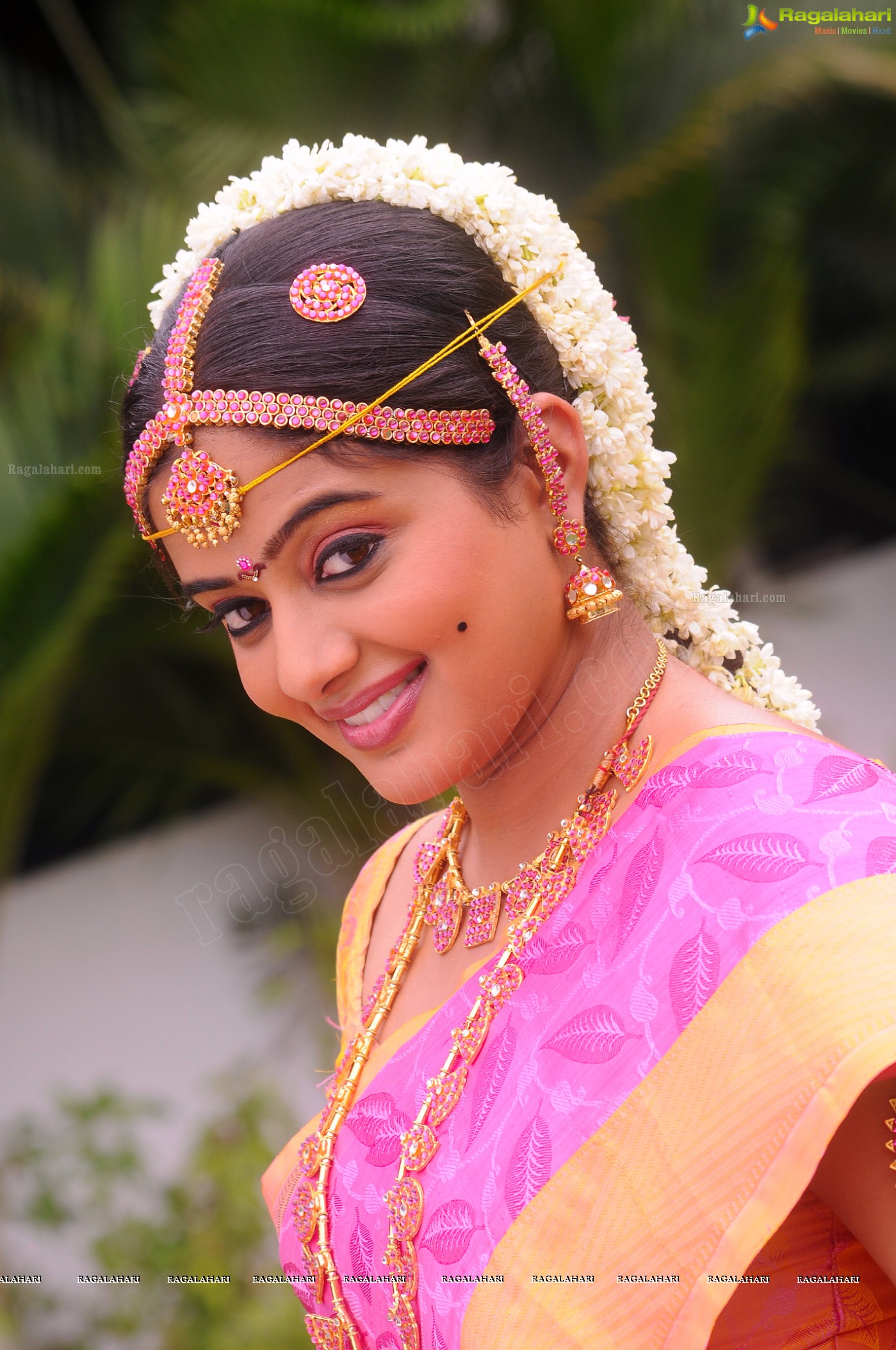 Priyamani in Wedding Dress, Photo Gallery, Images