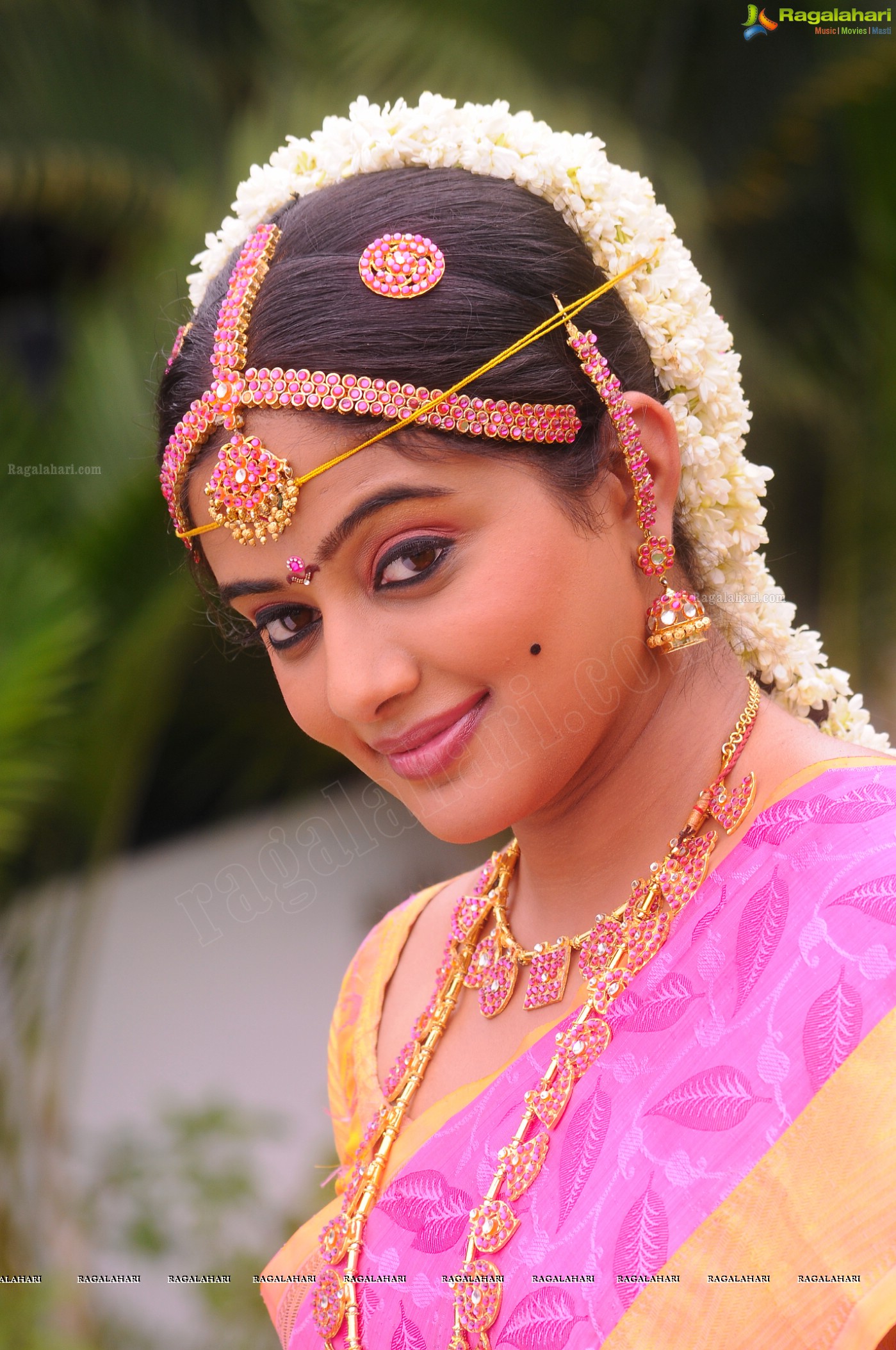 Priyamani in Wedding Dress, Photo Gallery, Images