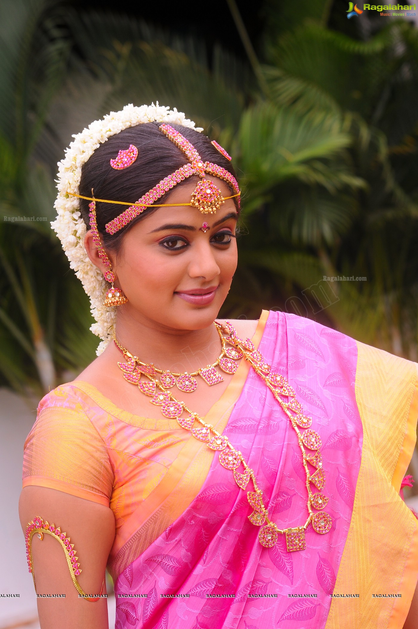 Priyamani in Wedding Dress, Photo Gallery, Images