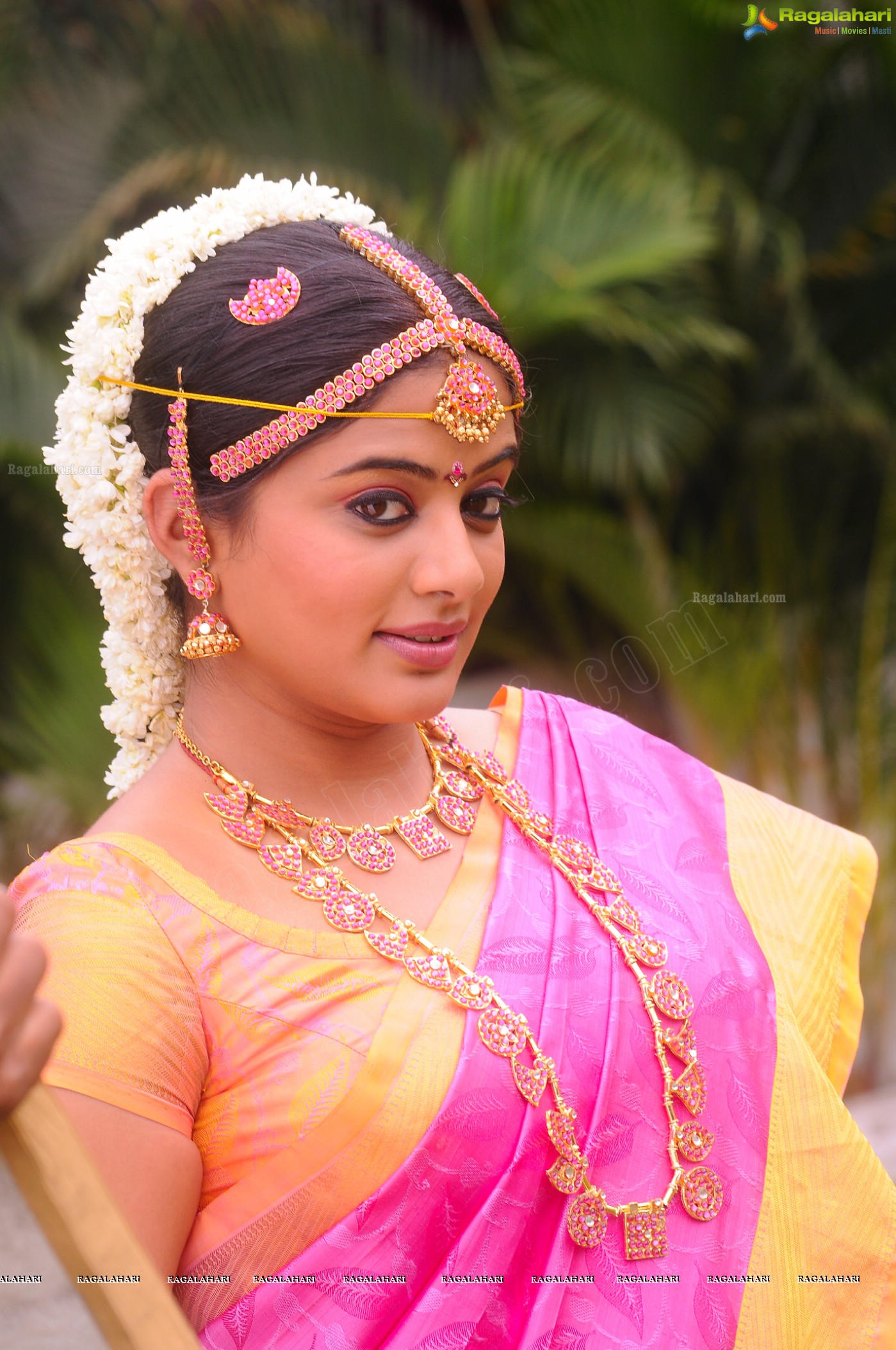 Priyamani in Wedding Dress, Photo Gallery, Images