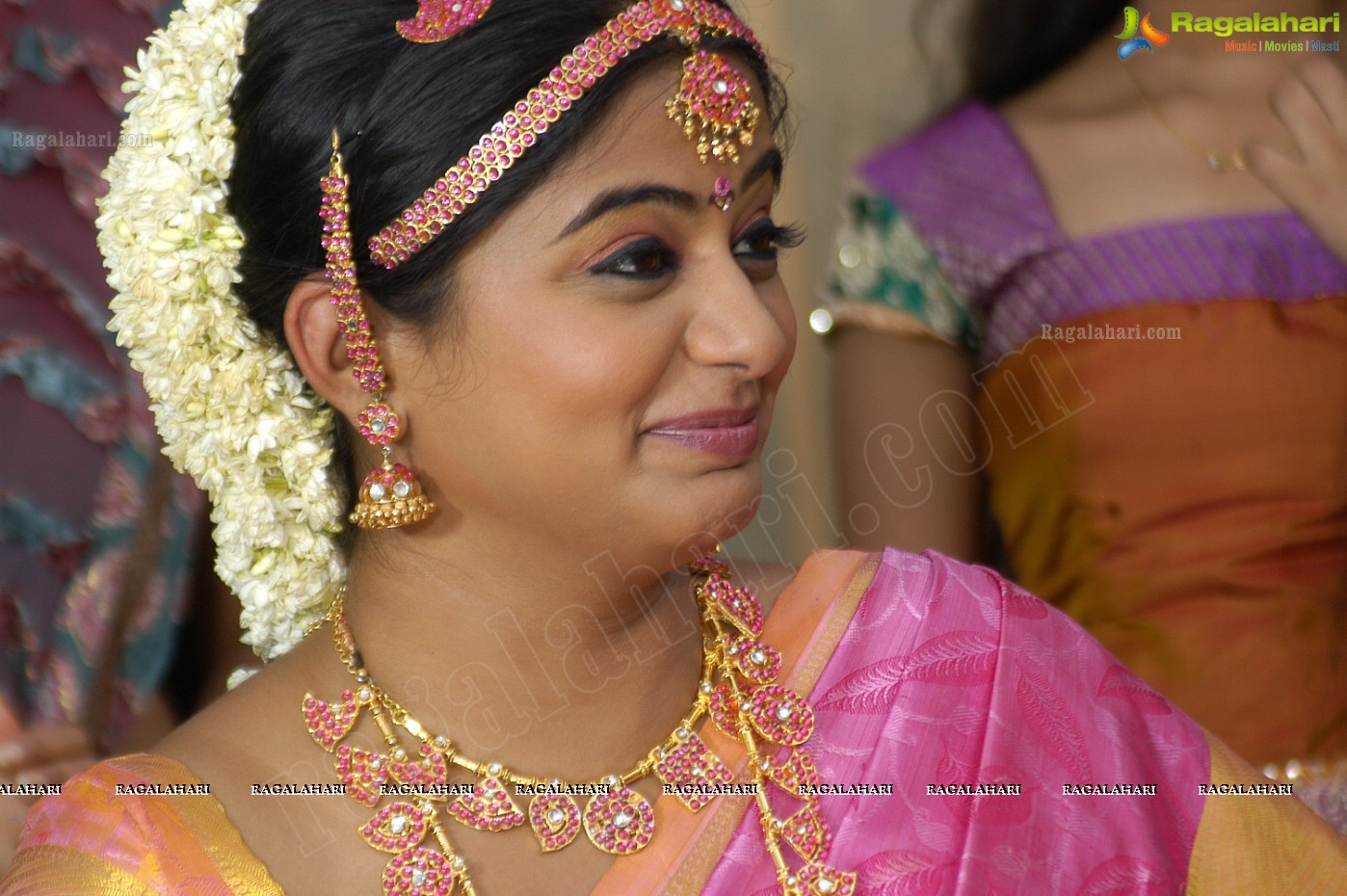 Priyamani in Wedding Dress, Photo Gallery, Images