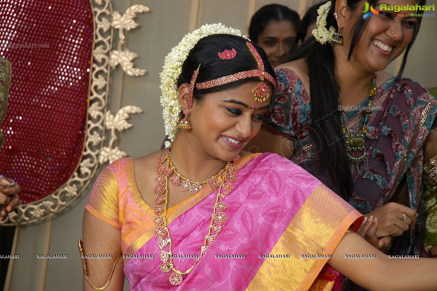 Priyamani in Wedding Dress, Photo Gallery, Images