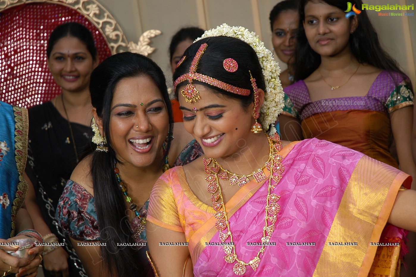 Priyamani in Wedding Dress, Photo Gallery, Images