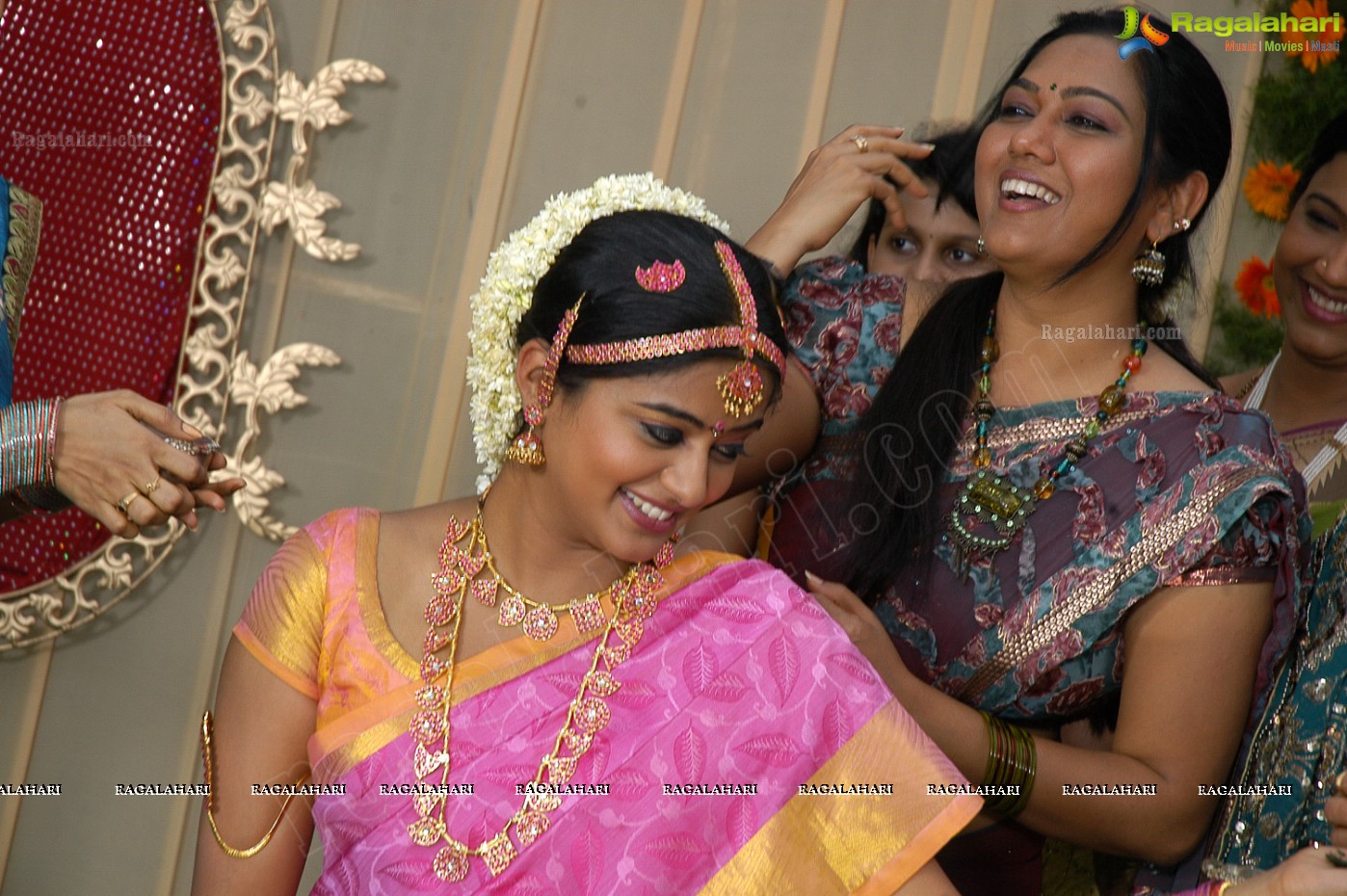 Priyamani in Wedding Dress, Photo Gallery, Images