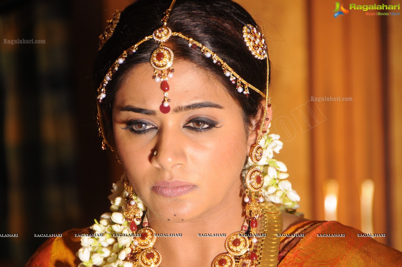 Priyamani in Wedding Dress, Photo Gallery, Images