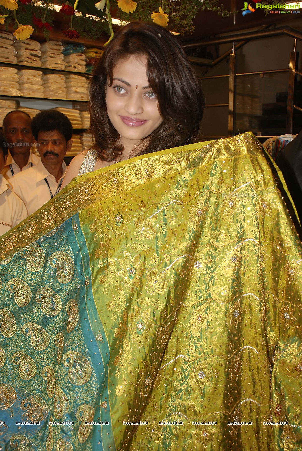 Sneha Ullal (Hi-Res)