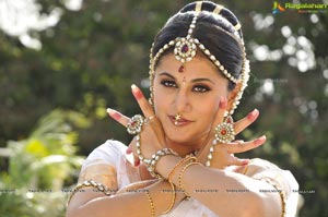 Taapsee perfoming Kerala Classical Dance Mohiniyattam