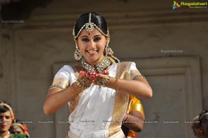 Taapsee perfoming Kerala Classical Dance Mohiniyattam