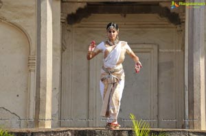 Taapsee perfoming Kerala Classical Dance Mohiniyattam