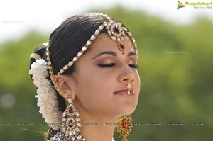 Taapsee perfoming Kerala Classical Dance Mohiniyattam