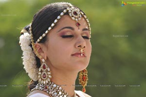 Taapsee perfoming Kerala Classical Dance Mohiniyattam