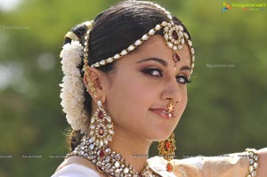 Taapsee perfoming Kerala Classical Dance Mohiniyattam