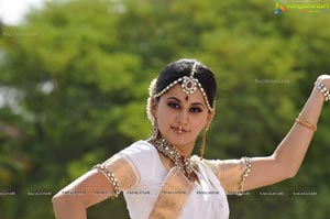 Taapsee perfoming Kerala Classical Dance Mohiniyattam