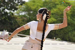 Taapsee perfoming Kerala Classical Dance Mohiniyattam