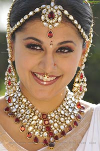 Taapsee perfoming Kerala Classical Dance Mohiniyattam