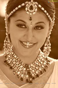 Taapsee perfoming Kerala Classical Dance Mohiniyattam